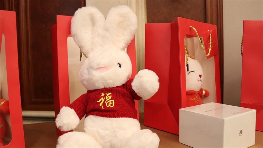 勇毅進(jìn)取，順風(fēng)飛揚(yáng) | 2023年 藍(lán)鵬測控年會  陽光普照獎 到場員工紀(jì)念玩偶